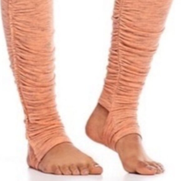fp FREE PEOPLE MOVEMENT MAGNOLIA STIRRUP LEGGINGS RUCHED LEGS PEACH SIZE SMALL - Picture 4 of 4